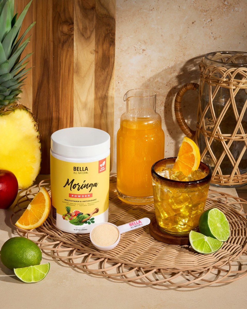 Moringa en polvo con jugo de naranja, limas y piña